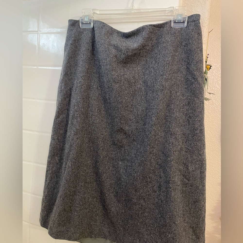Gap skirt